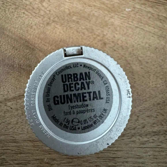 Urban Decay Gunmetal Eyeshadow - Picture 3 of 4